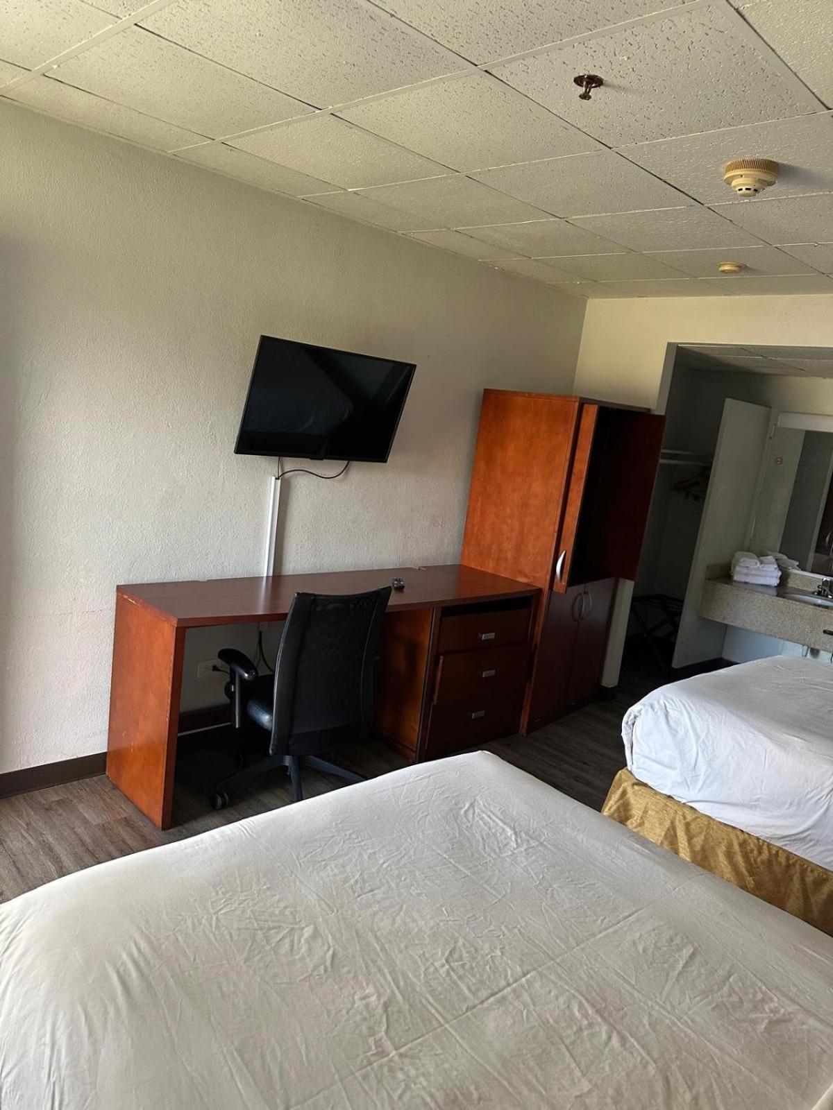 Park View Inn. Motel *